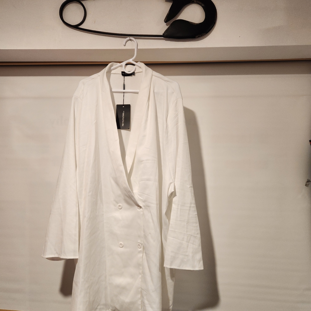 PrettyLittleThing Classic White Women's Robe